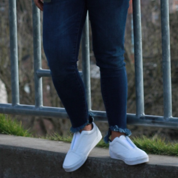 Dark Wash And Distressed Cropped Jeans w/ Fringe - Picture 6 of 6